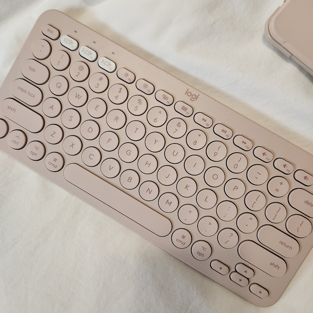 Logitech Wireless Keyboard and IPAD Case - Picture 6 of 8
